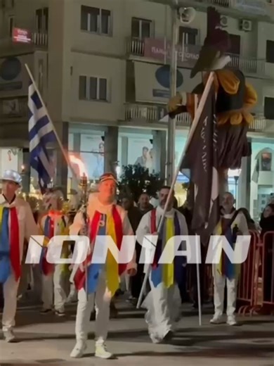 Η καρναβαλική φλόγα άναψε στην πλατεία Γεωργίου, όταν το Καρναβαλικό Κομιτάτο, μέσα από μια λαμπερή καρναβαλολαμπαδηδρομία, έδωσε το πρώτο φως και τον παλμό της φετινής γιορτής, σηματοδοτώντας την έναρξη του Πατρινού Καρναβαλιού. #ioniantv #patrascarnival2026 #regionaltv #news #tvshow #livetv #reporting #edw_meneis ΜΑΖΙ ΜΑΣ… #εισαι_παντού