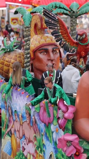 36K views · 186 reactions | The Big Parade, sponsored by MGM Springfield, is a must-see at #TheBigE 朗 Try your luck at catching a few beads and prepare to see the magnificent Clydesdales and Mardi Gras floats travel through the fairgrounds, daily at 6pm! | The Big E | Facebook