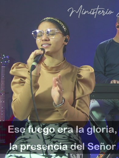 Una Zarza que en el Monte No Dejaba de Arder - Alabanzas Cristianas