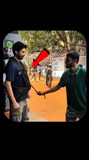 ₹35,000 की Jacket! Accident होते ही Car जैसा Airbag खुल जाता है 😱 | Royal Enfield