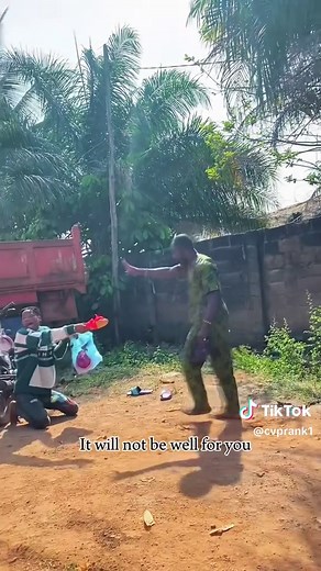 Pata prank on a bike man 😂😂😂😂#fyp #videoviral #goviral #viral_video @♻️TEE EASY♻️