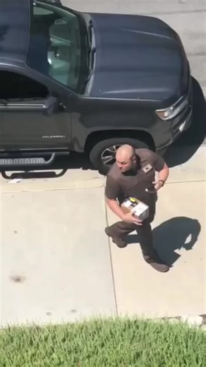 Trash Delivery Man.... #wow #crazy #trash #delivery #man #viral #foryou #foryoupage