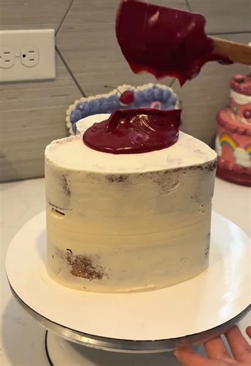 Custom Cake Decorating: Red Heart Cake Tutorial