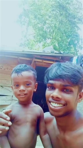 අපි ඔක්කම එකට හිටිය කාලේ මතකද මම කැවවුවම විතරයි පුතු කෑවේ බත් ටික සාක්කාව වගේ පුතේ ඔයා නොදැක්කම ගමට එන්න පුතාගේ සුදු මුණ බලන්න 😭😭😭