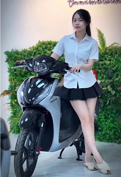 Honda Vision Sport 2025: Màu Bạc Titan Độc Đáo