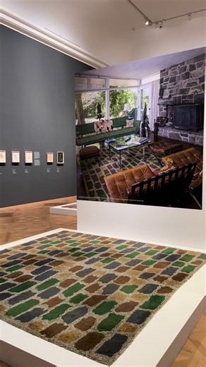 This is what textiles can do. 🧵 Anni Albers Constructing Textiles at the Lower Belvedere. #BelvedereMuseum #BelvedereTok #AnniAlbers