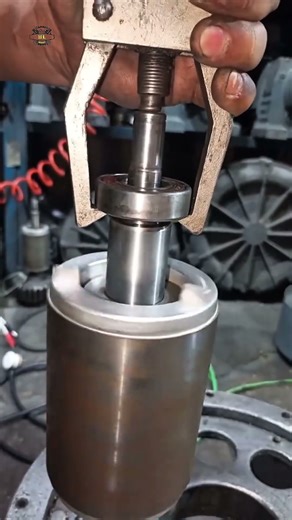 ball bearing removal technique #tools #tecnical #mechanic #remove #bearing