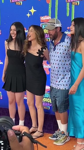 Why doesn't Adam Sandler bring his daughters to the Oscars? #adamsandler #famoso #ator #filme