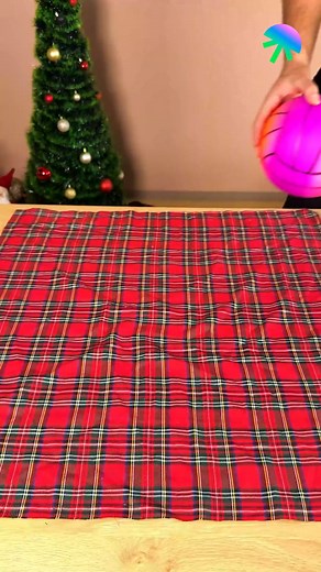 Stunning Christmas hanging ornaments using plastic balls 🎅 | Food Pop