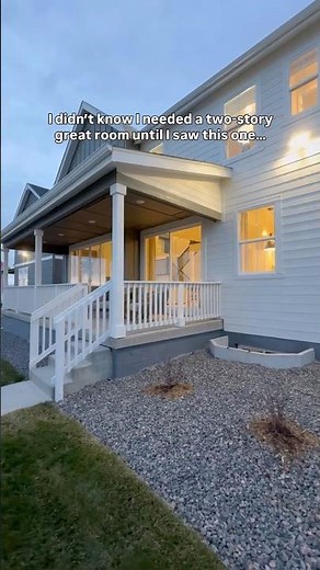 This two-story great room and luxury home were made for cozy winters ❄️🏠