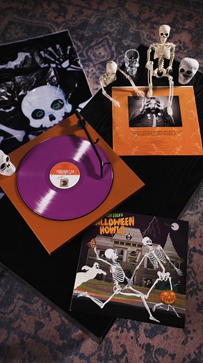 Andrew Gold’s Halloween Howls: Fun & Scary Music — the ultimate spooky-season soundtrack. Featuring the viral sensation “Spooky, Scary Skeletons” plus “The Addams Family,” “The Monster Mash,” and more fright-night favorites. 💀 Listen now and let the ghoul times roll! | Andrew Gold