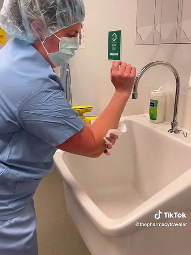 IV Preparation Process for Medications in Hospital Pharmacy