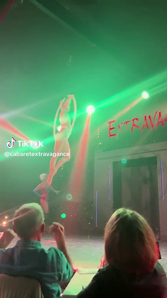 Notre Fashion Week à nous : danse, provoc, acrobatie, performance ! À retrouver sur notre Revue : Euphoria ! Dates dispo en story. #cabaret #hoops #acrobat #fashion #show