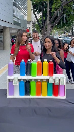 Bottle game match the colors | Larissa Carreiro