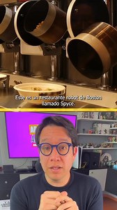 Este es un restaurante robot de Boston llamado Spyce. Y tiene como desafío ofrecerte la mejor comida posible que hayas tenido alguna vez, pero sin haber sido tocada por las manos de una persona. Fue creado en el 2018 por un equipo de graduados del MIT y describen a este restaurante como una experiencia culinaria mejorada por la tecnología.Y no están bromeando, pues esta cocina puede preparar la impresionante cifra de 300 platos de comida por hora, sin estresar a la máquina. Además puede cocinar 