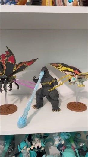 Godzilla vs Mothra The battle for Earth Figures