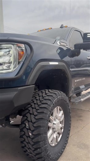 2023 GMC Sierra 2500 HD Lift Kit and Tires Upgrade
