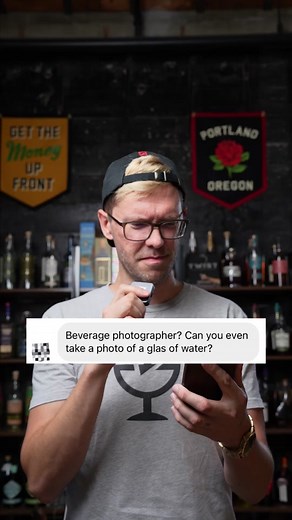 Taking pictures of a glass of water 💧 Cocktails are my favorite to photograph, but liquid itself is fascinating enough. What’s the next challenge? #cocktailcamera #learnphotography #drinkphotography #photography101 #studiophotography #flashphotography