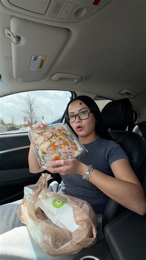 trying the publix hot honey chicken salad