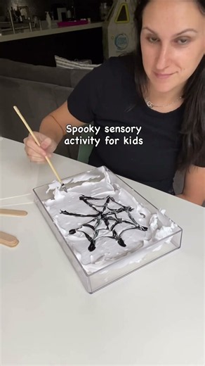 Hi, I’m Myriam🤗 Mom of 3! I’m sharing easy Halloween activities to make at home🎃