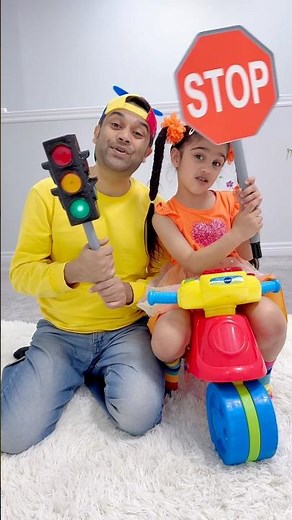 Red light green light - kids learn the traffic lights ‪@SuperSimpleSongs‬ #shorts