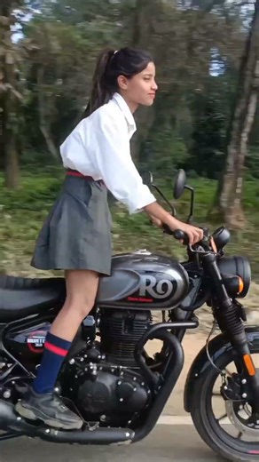 Hunter 350 Power Rev 🔥 | Girl Rider Style | Shorts