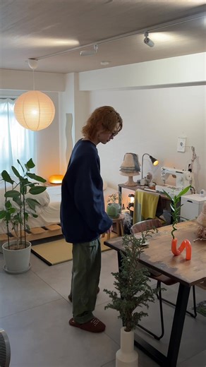 ダボっとしたゆとりのある服が好きだったり、 インテリアは余白を大切にしていたり。 忙しいと何も考えられなくなってしまうから、日頃からゆとりや余白を求めている気がする🙆‍♀️ 『ない』状態に憧れていて、 部屋にいる時はそれを少しだけ持てているのかもしれない。 京都、ワンルーム一人暮らし。 #ひとり暮らし #myroom #賃貸インテリア #京都暮らし