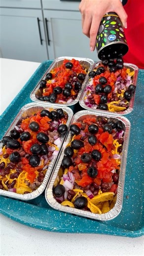 Everyone will love this easy Mexican dinner I make an easy nacho dinner for the family with ground beef, beans, onions, and diced tomatoes. | Amy's Kitchen