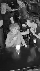 41K views · 521 reactions | I'm crying 梁 Sending hugs to that woman Kind strangers sing Happy Birthday #emotional #widowwoman | Getti | Facebook