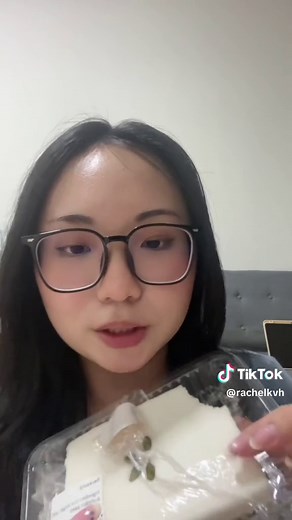 Replying to @けん Trying tteok for the first time 🥰🍡🥛 #iknewit #ricecake #koreanricecake #dessert #tteok #tteokbokki #koreanfood #kdrama #malaysia #fyp #trending #songpyeon #mochi #dango #asmr #mukbang #foodreview