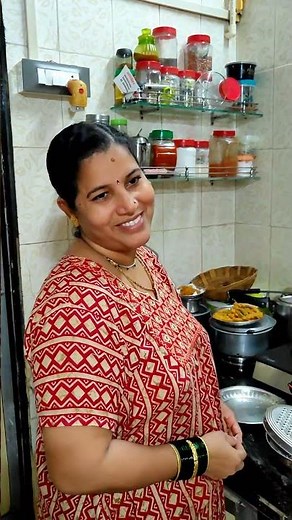 सन्मान चिन्ह देत आहोत 😂🤣