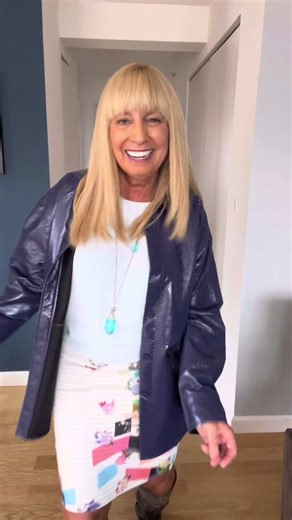 Stylish Patent Leather Mini Skirt Outfit Ideas