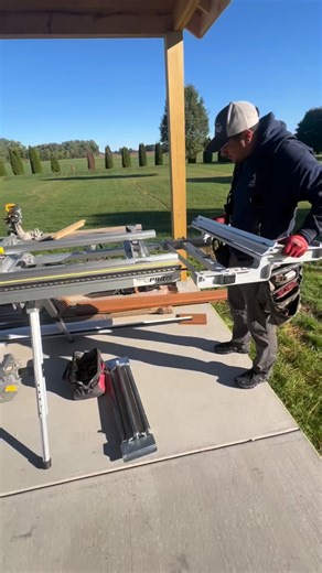 This is part of the prep before bending. We set up the Sidewinder, get it tightened and loaded, then take our time laying everything out. Marks go on first, then the material gets fed through and cut down to the pieces needed. Once that’s done, everything’s ready to bend. #SidingByRuiz #SidingInstaller #ExteriorContractor #tapcotools #westlakeroyalbuildingproducts | Siding By Ruiz