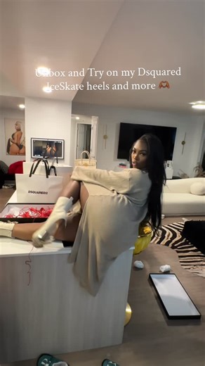 𝐁𝐞𝐥𝐥𝐚 𝐍𝐮𝐞𝐭𝐜𝐡👱🏾‍♀️ | As Promised the infamous Dsqaured Skate moss unboxing 🥰 | Instagram