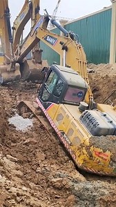 Rescue excavator stuck in mud | Channel Machinery