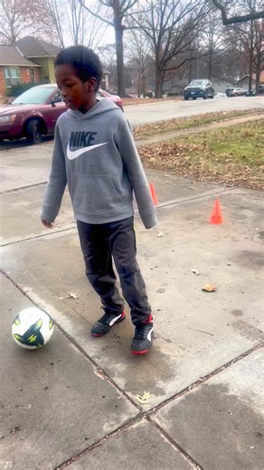 Jassir Jr on Instagram: "Day 3 of learning how to juggle #followformore👉🏽👉🏽 #fyp #viral #follow"