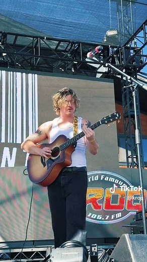 Jakob Nowell Performs Sublime's 'April 29, 1992' Live