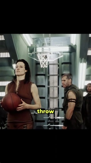 🏀 She Nailed That Impossible Shot in Alien: Resurrection — In One Take 😱🔥 #shorts #SigourneyWeaver
