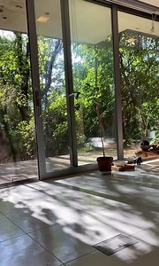 Une bibliothèque de rêves. 🌱 🎥 @motif.1 | ELLE Décoration