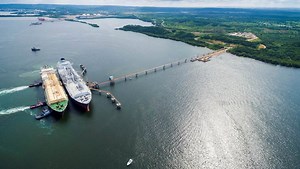 LNG-Terminal in Brunsbüttel: FSRU "Höegh Gannet" ist angekommen