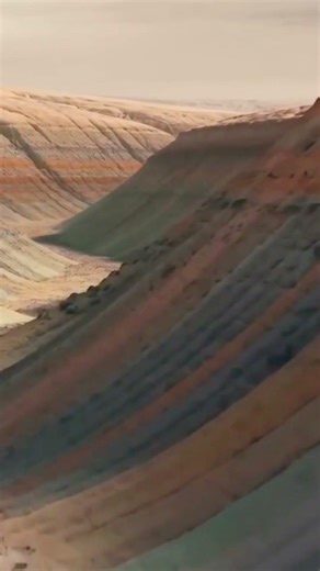 A Lonely Explorer Under Alien Skies #Mars #LonelyExplorer #SciFi #SpaceShorts