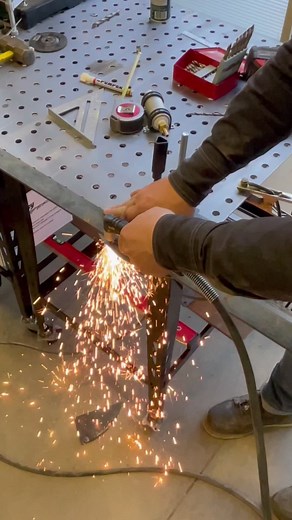 Fj40 fuel pump mount & fuel system mock up. Just need some brackets for the fuel lines 🙌👊 @SnaponTools @Banditos @Milwaukee Tool @Sharpie @Holley