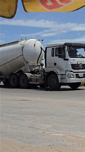 Let's take a look at how beautiful and stylish the trucks are on the roads in Cambodia.
