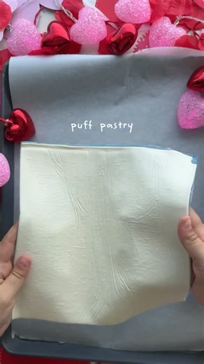Looking for an easy Valentine’s Day baking idea? 💌❤️ These puff pastry love letter envelopes are the cutest (and simplest) Valentine’s Day dessert. Just store-bought puff pastry, a little jam, and a heart cut-out to create the sweetest mini love letters. Perfect for: • Valentine’s Day party food • School lunchbox treats • Galentine’s Day dessert • Baking with kids • Last minute Valentine’s Day ideas They look impressive but take barely any effort (my favourite kind of baking 😌). Follow for mor