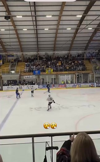 50K views · 198 reactions | If I were Leeds Knights I'd be calling Chris Wiggins to lace them up next time they face Hull. Can't have the best player in the second tier being jumped by anyone. | 4000 and Counting | Facebook