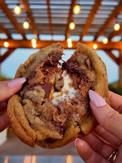 Kimberly Sanchez | Eat my cookie🍪 | Instagram