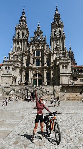 Mari Merlim on Instagram: "como foi nossa rotina no Caminho de Santiago de Compostela 🙃 contei com a ajuda da @tee_travel para organizar o roteiro e hospedagens, e com a @easy_coastline1 na locação de bikes e transporte de bagagens ♥️"