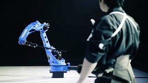 Yaskawa: El robot que planta cara a un maestro samurái