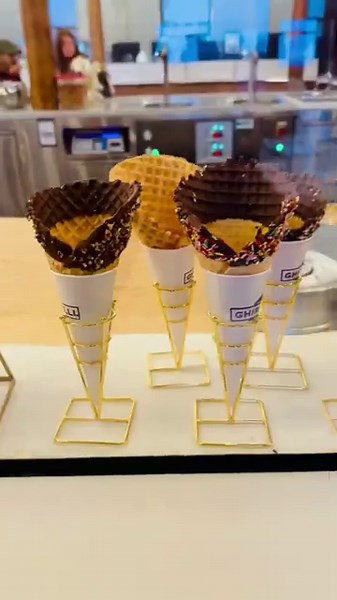 📍Ghirardelli Square - Best Chocolate & Ice Cream Experience | San Francisco | California | USA