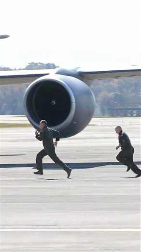 KC-135 Stratotanker Emergency Scramble!